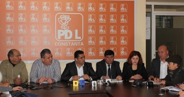 Stire din Politică-Administrație : Demisii din funcțiile de conducere în PDL Constanța