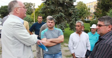 Mai mulți angajați RATC au pichetat sediul Prefecturii - 3