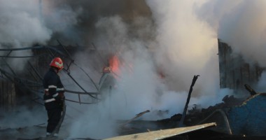 IMAGINI DE LA DEZASTRU / Incendiu VIOLENT la complexul Histria, de pe Variantă / VIDEO - 7