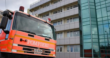 Stire din Eveniment : FOTO - INCENDIU în căminul studențesc din zona Pescărie! - UPDATE