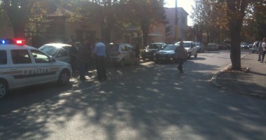 Galerie Foto. Copil lovit de mașină. Traficul rutier, blocat pe strada Nicolae Iorga - 5