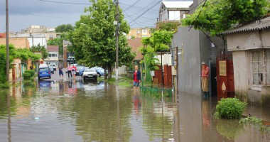 Rupere de nori la Constanța. Mai multe străzi din municipiu au fost inundate / Galerie foto - 5