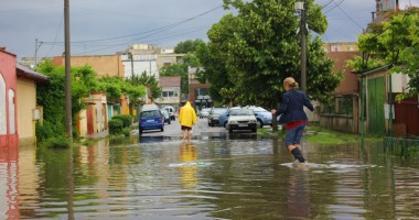Rupere de nori la Constanța. Mai multe străzi din municipiu au fost inundate / Galerie foto - 10