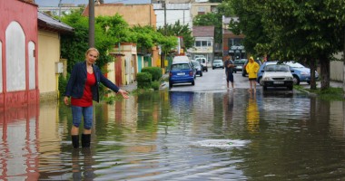 Rupere de nori la Constanța. Mai multe străzi din municipiu au fost inundate / Galerie foto - 11