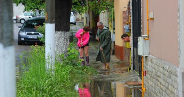 Rupere de nori la Constanța. Mai multe străzi din municipiu au fost inundate / Galerie foto - 15