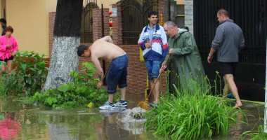 Rupere de nori la Constanța. Mai multe străzi din municipiu au fost inundate / Galerie foto - 16