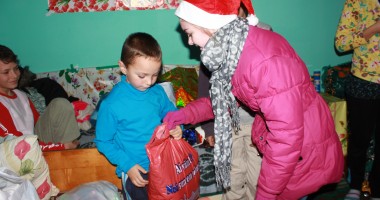Campanie CUGET LIBER: Moș Crăciun a adus daruri la mai multe familii din Medgidia / Galerie foto - 7