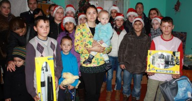 Campanie CUGET LIBER: Moș Crăciun a adus daruri la mai multe familii din Medgidia / Galerie foto - 10