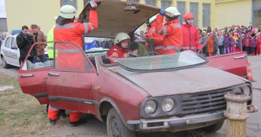Poliția și descarcerarea, la Școala nr. 31 din Constanța (GALERIE FOTO) - 5