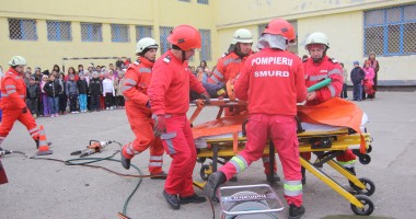 Poliția și descarcerarea, la Școala nr. 31 din Constanța (GALERIE FOTO) - 7