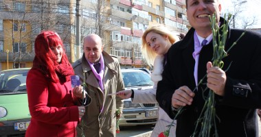 Partidul Poporului a dăruit flori și mărțișoare constănțencelor  GALERIE FOTO - 3