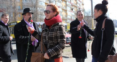 Partidul Poporului a dăruit flori și mărțișoare constănțencelor  GALERIE FOTO - 6
