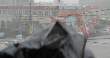 UPDATE. CONSTANȚA SUB APE: Zeci de străzi, gospodării și instituții publice sunt inundate! Canalizările nu mai fac față! GALERIE FOTO - 17