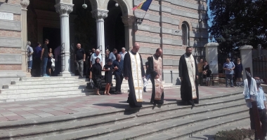 GALERIE FOTO / LACRIMI ȘI DURERE LA CĂPĂTÂIUL LUI VIRGIL COMAN / Sute de persoane îl vor conduce pe ultimul drum - 7