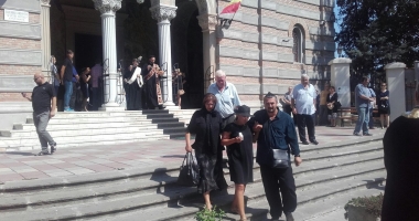 GALERIE FOTO / LACRIMI ȘI DURERE LA CĂPĂTÂIUL LUI VIRGIL COMAN / Sute de persoane îl vor conduce pe ultimul drum - 9