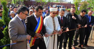 Galerie foto. Primarul Valentin Vrabie a inaugurat noua geamie din satul Izvoru Mare - 4