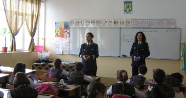Stire din Eveniment : Iată cui vor împărți polițiștii sfaturi, mâine