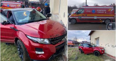 Stire din Eveniment : Cinci copii, loviți de o mașină care s-a izbit de un imobil! Şoferul consumase alcool