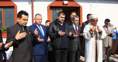 Galerie foto. Primarul Valentin Vrabie a inaugurat noua geamie din satul Izvoru Mare - 3