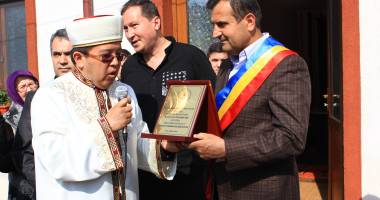 Galerie foto. Primarul Valentin Vrabie a inaugurat noua geamie din satul Izvoru Mare - 8