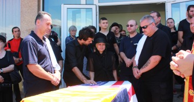GALERIE FOTO. Constănțeanul mort în atentatul din Afganistan, condus pe ultimul drum - 12