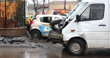Galerie foto / ACCIDENT RUTIER GRAV în zona Spitalului Județean. 19 VICTIME - 16