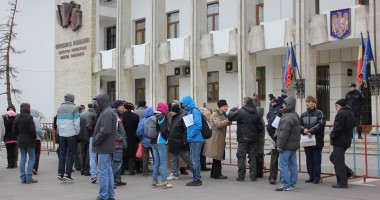 Stire din Politică-Administrație : Imagini de la protestul din fața Prefecturii din Constanța