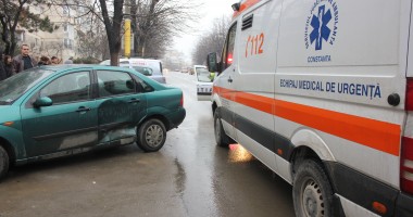 ACCIDENTE ÎN LANȚ PE B-DUL TOMIS / Ambulanță care transporta un pacient, lovită de o șoferită neatentă - 3