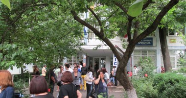 Foto. Întârzie rezultatele la testele naționale. Elevii și părinți sunt nemulțumiți - 3