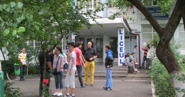 Foto. Întârzie rezultatele la testele naționale. Elevii și părinți sunt nemulțumiți - 2