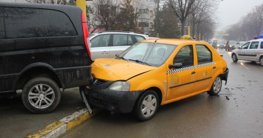 ACCIDENTE ÎN LANȚ PE B-DUL TOMIS / Ambulanță care transporta un pacient, lovită de o șoferită neatentă - 5