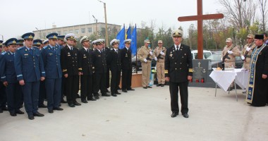 Monument ridicat de părinți și foști colegi eroilor căzuți la Tuzla / Galerie foto - 5