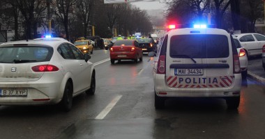 ACCIDENTE ÎN LANȚ PE B-DUL TOMIS / Ambulanță care transporta un pacient, lovită de o șoferită neatentă - 2