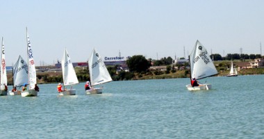 Stire din Sport : Dumitru Micu și pasiunea pentru yachting a celor mici