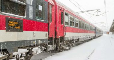 Stire din Eveniment : Un tren de călători aparținând CFR a deraiat: Echipele de intervenție au ajuns la fața locului