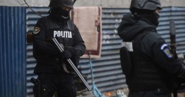Poliţia Română. Percheziții într-un dosar privind şcolarizarea fictivă a unor italieni! Ar fi obţinut ilegal diplome de asistent medical