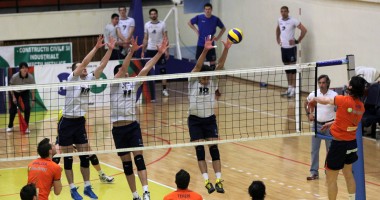 Volei masculin / Vezi aici imagini de la partida CVM Tomis - Remat Zalău. Scor final 1 - 3 - 4