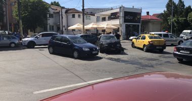 GALERIE FOTO / ACCIDENT RUTIER GRAV pe bulevardul Mamaia. DOUĂ VICTIME - 2