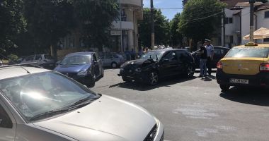 GALERIE FOTO / ACCIDENT RUTIER GRAV pe bulevardul Mamaia. DOUĂ VICTIME - 4