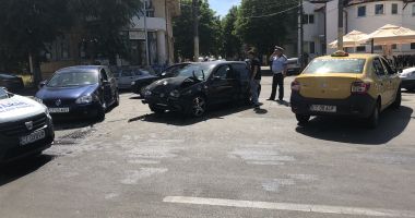 GALERIE FOTO / ACCIDENT RUTIER GRAV pe bulevardul Mamaia. DOUĂ VICTIME - 1