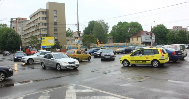 NERVI ÎNTINȘI LA MAXIM ȘI HAOS, ÎN INTERSECȚIA DE LA KAUFLAND - 2