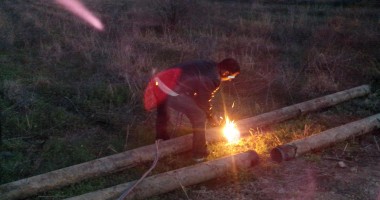 Stire din Eveniment : Șapte persoane, prinse în timp ce furau conductă metalică de la Fruvimed