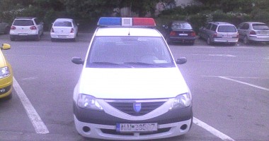 Două locuri dintr-o lovitură! STIL DE PARCARE POLIȚIENESC - 2