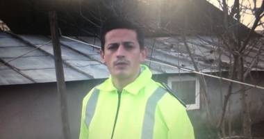 Stire din Eveniment : VIDEO. CURAJ DEOSEBIT / Ce a pățit un polițist din Constanța în timp ce stingea un incendiu - UPDATE