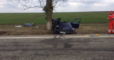 IMAGINI ȘOCANTE! Accident rutier GRAV spre Negru Vodă / S-A IZBIT CU MAȘINA ÎN COPAC! UPDATE - 6