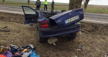IMAGINI ȘOCANTE! Accident rutier GRAV spre Negru Vodă / S-A IZBIT CU MAȘINA ÎN COPAC! UPDATE - 7
