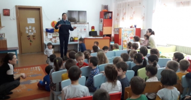 GALERIE FOTO / Polițiștii constănțeni, în "vizită" la grădiniță. Ce i-au învățat pe copii - 3