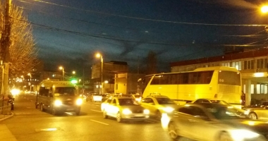 GALERIE FOTO / Trafic de coșmar, la această oră, la Constanța. "Se va ajunge la blocaje, mă gândesc cu groază ce va fi la vară!" - 4