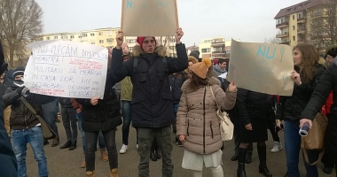 GALERIE FOTO - VIDEO / Revoltă la Colegiul Tehnic de Marină "Alexandru Ioan Cuza". Elevii protestează pașnic - 6