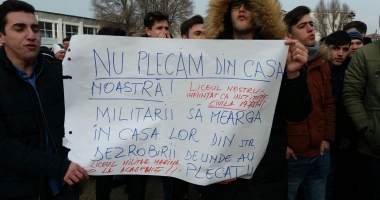 GALERIE FOTO - VIDEO / Revoltă la Colegiul Tehnic de Marină "Alexandru Ioan Cuza". Elevii protestează pașnic - 9